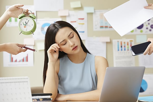 ストレスのせいでごみを捨てられない理由